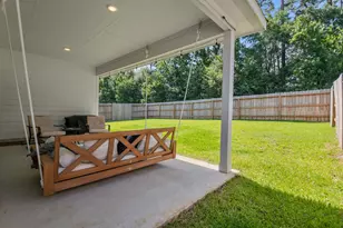 560 Newcomb Holw Dr, Conroe, TX 77304 - Photo 2