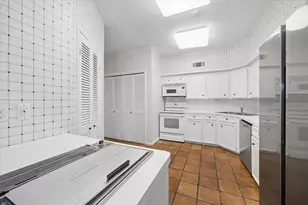 10123 Valley Forge Dr, Houston, TX 77042 - Photo 8