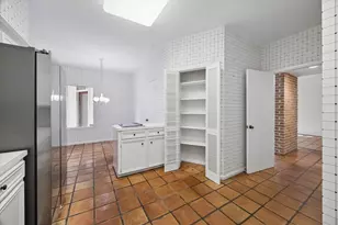 10123 Valley Forge Dr, Houston, TX 77042 - Photo 10