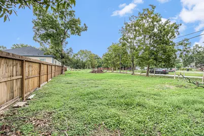 700 Rosie Street, Houston, TX 77091 - Photo 8