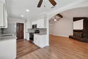 13907 Old Village Ln, Sugar Land, TX 77498 - Photo 6