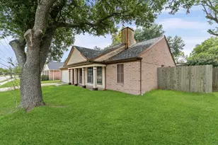2430 Shady Bend Dr, Pearland, TX 77581 - Photo 2