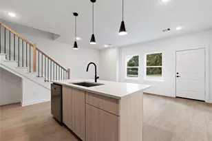 1033 North Ln, Houston, TX 77088 - Photo 8