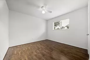 8306 Bee Meadow Ln, Houston, TX 77489 - Photo 12