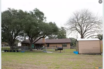 904 Carroll Dr, Yoakum, TX 77995 - Photo 4