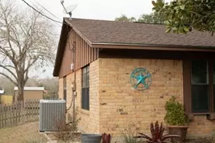 904 Carroll Dr, Yoakum, TX 77995 - Photo 4