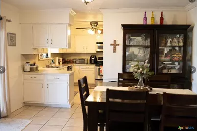 904 Carroll Dr, Yoakum, TX 77995 - Photo 16