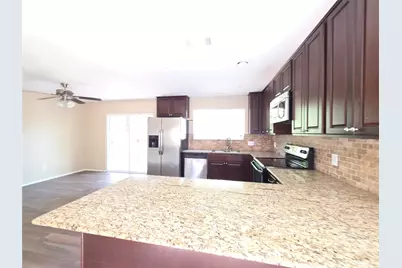 9 Ridgeline Court, The Woodlands, TX 77381 - Photo 2