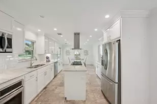 1302 Riverview Cir, Houston, TX 77077 - Photo 2