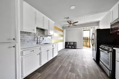 28 Lakeway Street, Conroe, TX 77304 - Photo 1