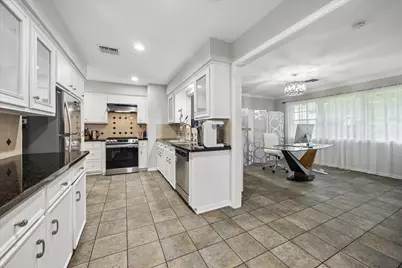 5611 Whitehaven, Bellaire, TX 77401 - Photo 18