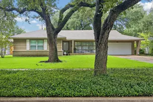 5611 Whitehaven, Bellaire, TX 77401 - Photo 1
