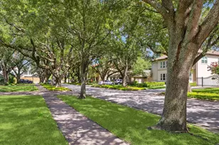5611 Whitehaven, Bellaire, TX 77401 - Photo 2