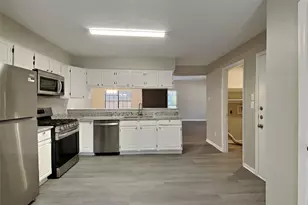 3418 Creek Manor Dr, Houston, TX 77339 - Photo 6