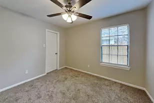 3418 Creek Manor Dr, Houston, TX 77339 - Photo 12