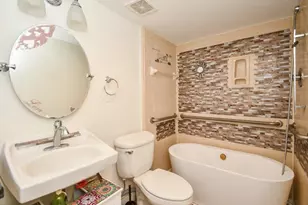 7459 Brompton St, Houston, TX 77025 - Photo 4