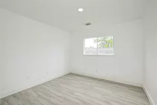 10023 Farrell Dr, Houston, TX 77070 - Photo 20