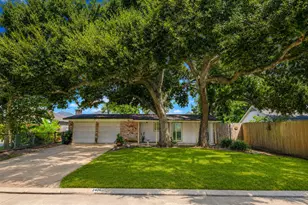 2406 Bayou Dr, League City, TX 77573 - Photo 1