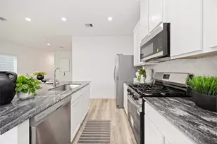 10321 Lancaster Frst Ln, Houston, TX 77051 - Photo 6