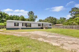 104 W Lawrence St, Dayton, TX 77535 - Photo 2