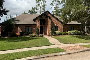 421 Creekside Dr, League City, TX 77573 - Photo 1