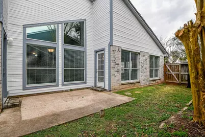 2018 Creek Valley Lane, Sugar Land, TX 77478 - Photo 18