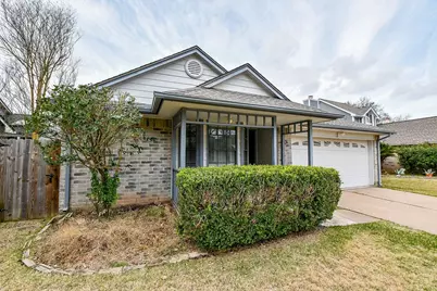 2018 Creek Valley Lane, Sugar Land, TX 77478 - Photo 2