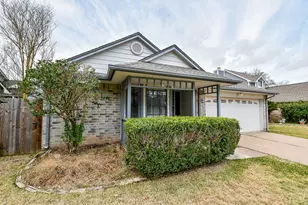 2018 Creek Valley Ln, Sugar Land, TX 77478 - Photo 2