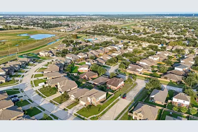 6718 Poplar Bend Lane, Dickinson, TX 77539 - Photo 2