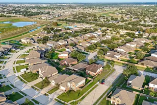 6718 Poplar Bend Ln, Dickinson, TX 77539 - Photo 2