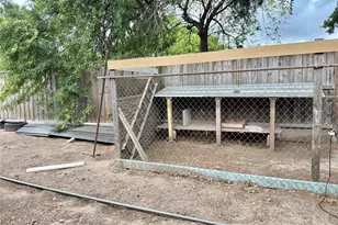 8911 Lazy River Ln, Houston, TX 77088 - Photo 22