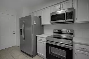 13975 Hollowgreen Dr, Houston, TX 77082 - Photo 10