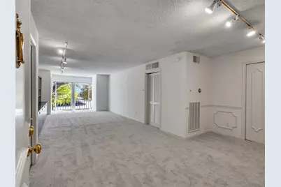 5050 Ambassador Way #218, Houston, TX 77056 - Photo 2