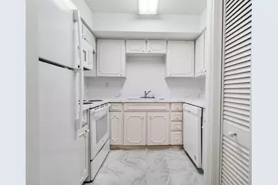 5050 Ambassador Way #218, Houston, TX 77056 - Photo 10
