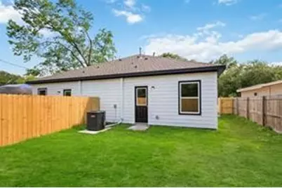 5037 Southwind Street #B, Houston, TX 77033 - Photo 10