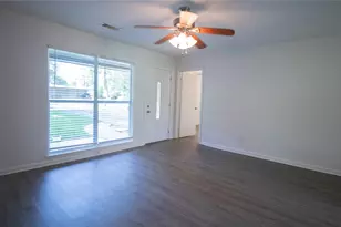 322 Broad Ripple Dr, Houston, TX 77336 - Photo 2