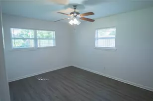 322 Broad Ripple Dr, Houston, TX 77336 - Photo 8
