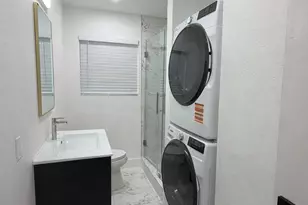 1972 W McKinney St, Houston, TX 77019 - Photo 8