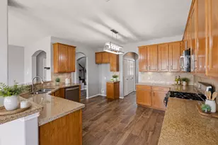 9611 Indian Trail, Mont Belvieu, TX 77523 - Photo 10