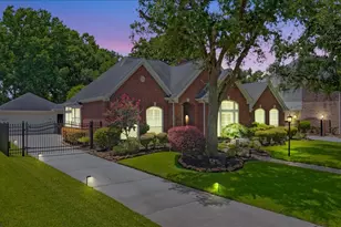 17027 Chapel Park Way, Houston, TX 77059 - Photo 4
