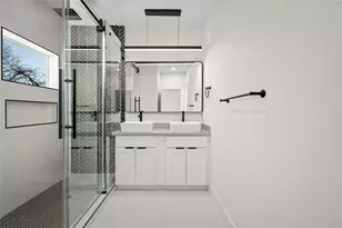 306 E 40th St, Houston, TX 77018 - Photo 22