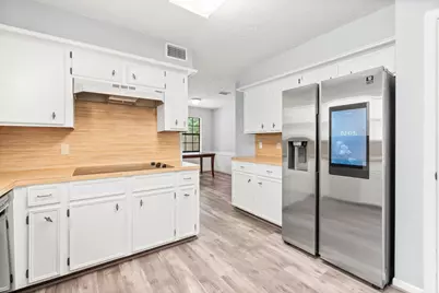 29 W Torch Pine Circle, The Woodlands, TX 77381 - Photo 2