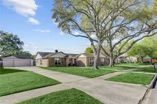 1135 Trowbridge Dr, Houston, TX 77062 - Photo 2