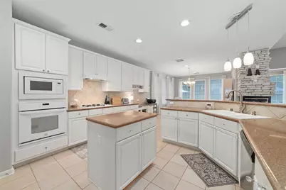 127 Hawknest Court, The Woodlands, TX 77384 - Photo 14