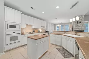 127 Hawknest Ct, The Woodlands, TX 77384 - Photo 14