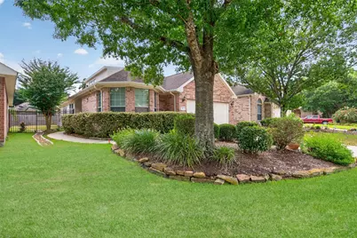 18 Arcadia Way, Conroe, TX 77384 - Photo 2