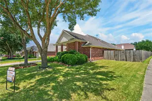 10101 Hidden Falls Dr, Pearland, TX 77584 - Photo 2