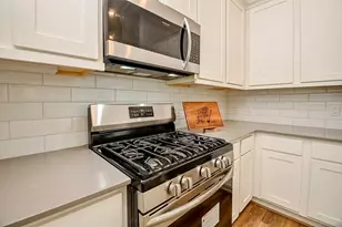 11021 Mikula Dr, Houston, TX 77043 - Photo 16