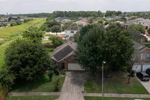 1103 Sun Prairie Dr, Houston, TX 77090 - Photo 2