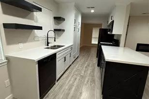 4747 Clover St, Houston, TX 77033 - Photo 6